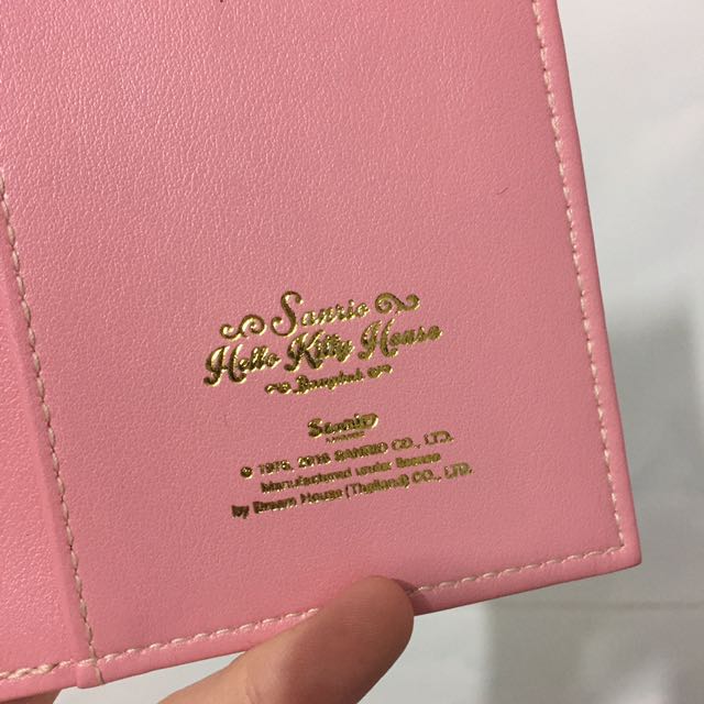 Hello Kitty Passport Cover, Fesyen Wanita, Aksesoris di Carousell