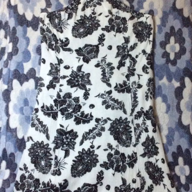 Kendall and Kylie halter dress (Category: Sleeveless) located in Pasig City. Submitted by veenee12 (Listing ID 102421014, Image 1). Description: .