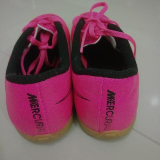 Nike Mercurial Futsal Pink size 5.5Y 