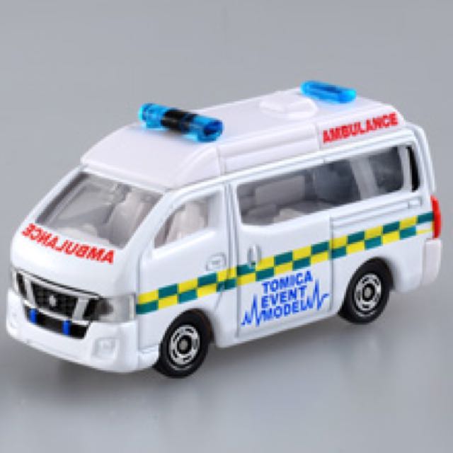 tomica ambulance