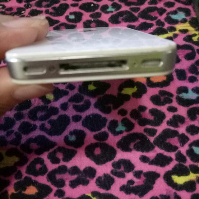 SALE Iphone 4 (Category: Others) located in Cainta. Submitted by closetnikikay (Listing ID 102534093, Image 3). Description: .