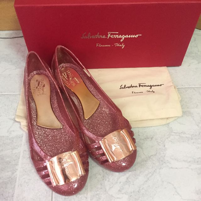 salvatore ferragamo bermuda jelly flats