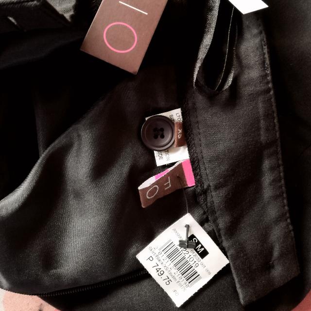 REPRICED!! FOLIO Pencil Skirt (Black) (Category: Skirts) located in Quezon City. Submitted by graceyful (Listing ID 102744771, Image 2). Description: FOLIO - Pencil Skirt (Black) Size: XS will fit 24-25 No pockets Never been used!! With tag Bought for P749 Price: P300.