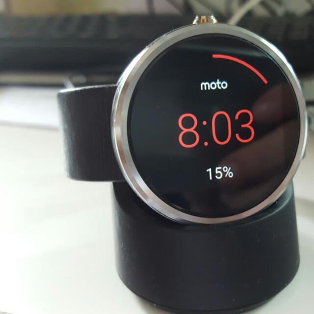 Moto 360 Gen 1 with dying Battery, Mobile Phones & Gadgets, Mobile