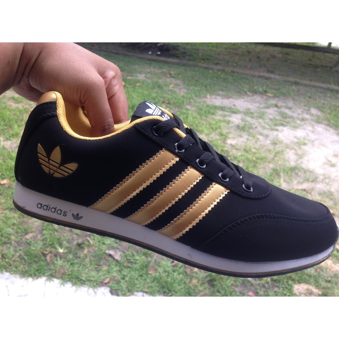 New Adidas Samba Neo Black Gold Stripes Size 44 Euro