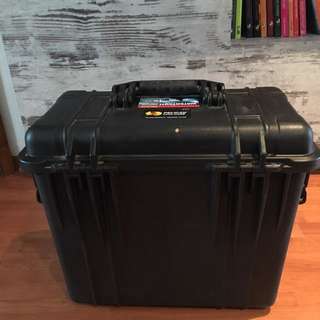 Pelican 1447 Top Loader 1440 Case with Office Divider - Black