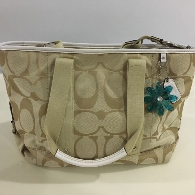 Coach Daisy Signature Tote 2024 towncentervb