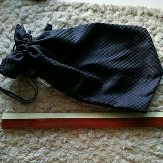 Naraya Black Pouch