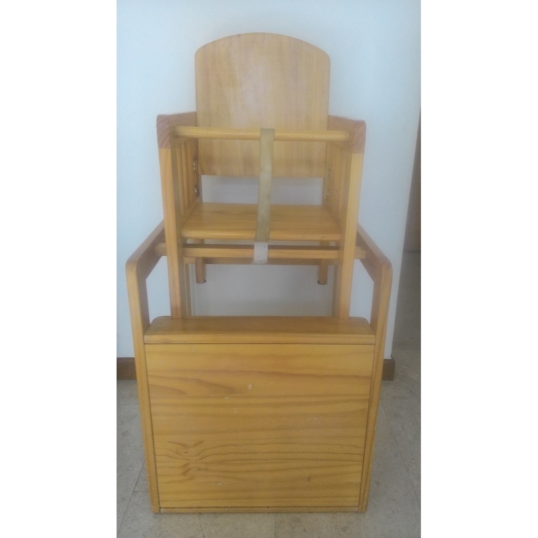 High chair and desk, Babies & Kids, Babies & Kids Fashion on Carousell