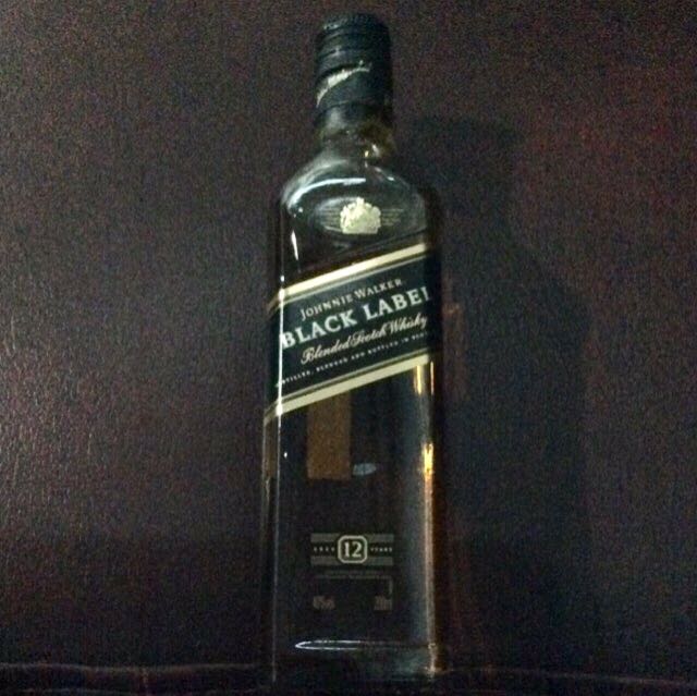 Johnnie Walker Black Label 12 Years 200ml Mini Makanan Minuman Minuman Tidak Beralkohol Di Carousell