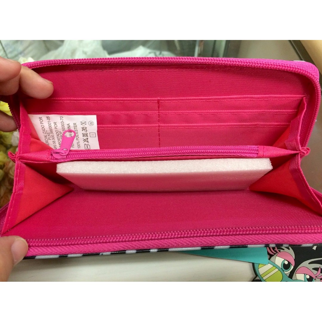 Auth. Puket Brazil Zebra Print Vinyl Long Wallet (Category: Wallets & Card holders) located in Carmen. Submitted by barato2017 (Listing ID 103201112, Image 3). Description: .