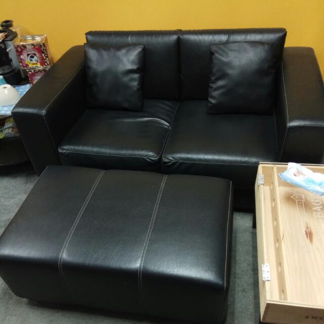 Moving Out Used Leather Sofa Set With Pillows And Ottoman Moving Out Used Leather Sofa Set With Pillows And Ottoman Self Collection At Kaki Bukit Area Furniture Sofas On Carou