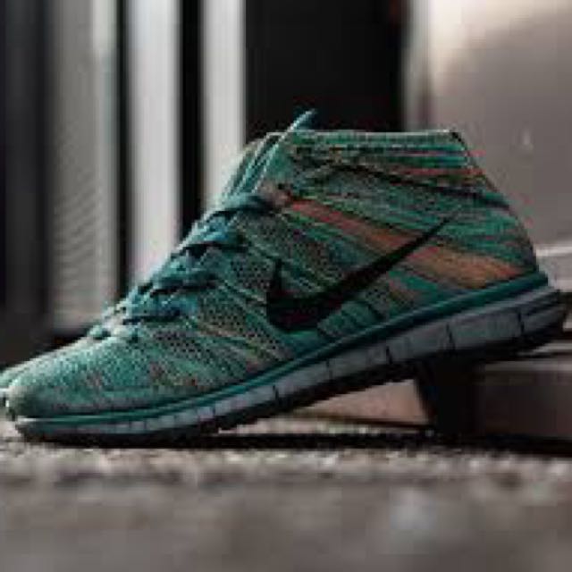 teal nike free