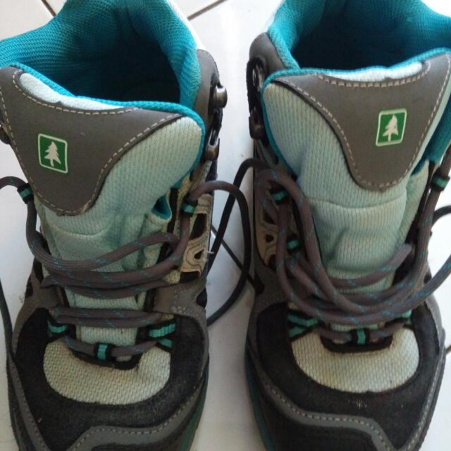 Sepatu Gunung Consina Alpine Olah Raga Baju Olahraga Di Carousell