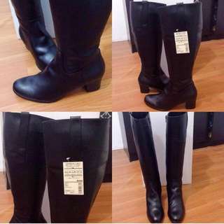 MUJI • Black knee high boots
Brand new