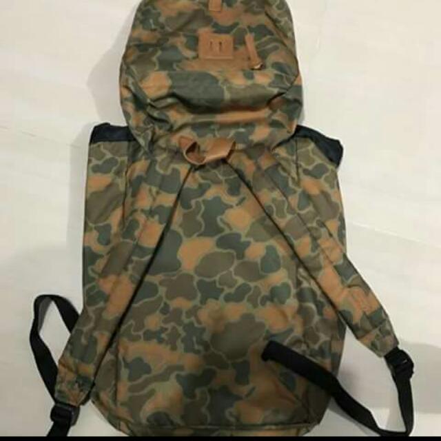 Levis Backpack （分類：背包）位於 Hong Kong。 由 qwertyyyyyyyyyy 提交（商品編號 103374725，圖片 2）。簡介： 。