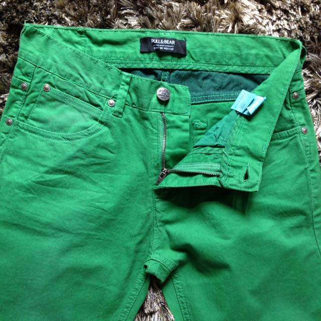 Pull & Bear Pants (Category: Trousers) located in Kuala Lumpur. Submitted by jjennnn (Listing ID 103453723, Image 1). Description: Size: EUR 38; MEX 30 Condition: 8.5/10.