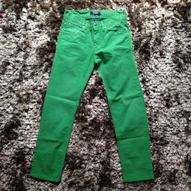 Pull & Bear Pants (Category: Trousers) located in Kuala Lumpur. Submitted by jjennnn (Listing ID 103453723, Image 2). Description: Size: EUR 38; MEX 30 Condition: 8.5/10.