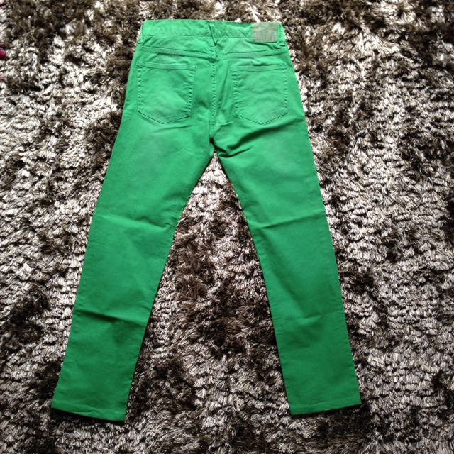 Pull & Bear Pants (Category: Trousers) located in Kuala Lumpur. Submitted by jjennnn (Listing ID 103453723, Image 3). Description: Size: EUR 38; MEX 30 Condition: 8.5/10.
