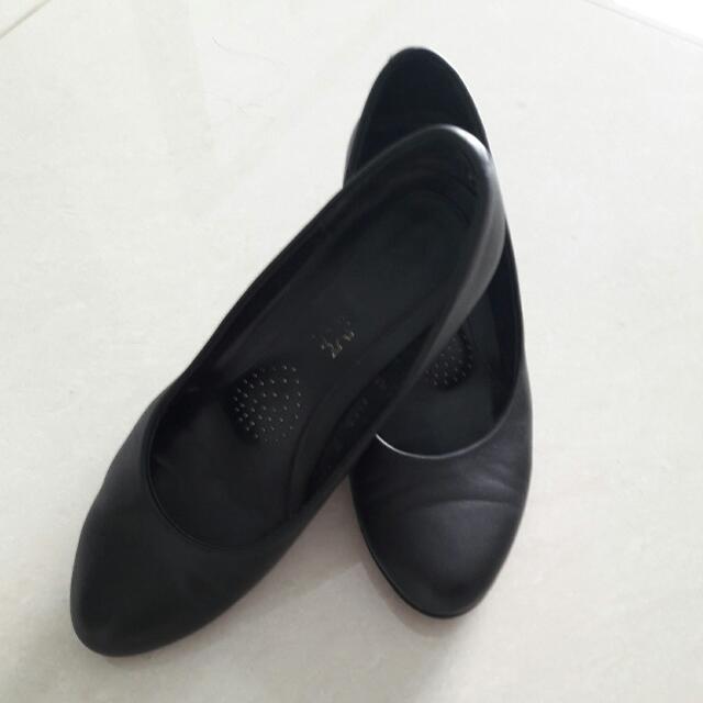 bata ladies black shoes