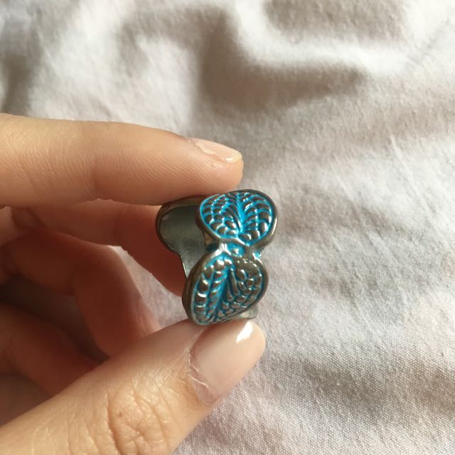 Ring (Category: Jewelry) located in Mississauga. Submitted by katchkatch (Listing ID 103615739, Image 2). Description: .