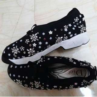 Dior Shoes Mirror Quality 1:1 Masih Bagus Banget + Box ,size 38 Size 37 Or 37.5 Masih Bs Pakai,harga Beli 1,5 ,mau Djual 850..alas Sepatu Masih Bersih Putih Banget