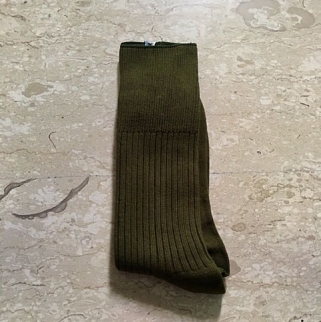 Mens' Army Basic Socks (Category: Casual shoes) located in Singapore. Submitted by sa0607 (Listing ID 103781456, Image 1). Description: .