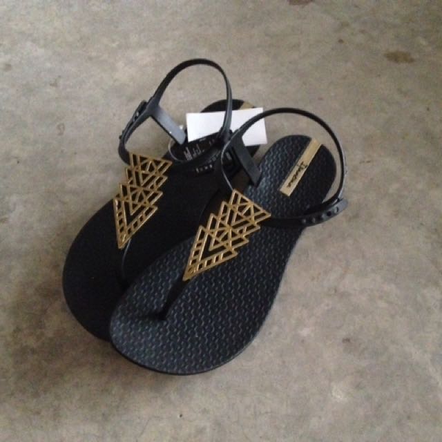 Ipanema Sandals, Women's Fashion, Footwear, Sandals on Carousell