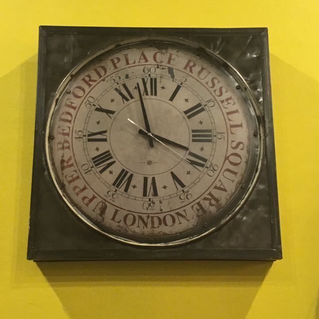 vintage clock, Men's Fashion, Watches & Accessories, Watches on Carousell