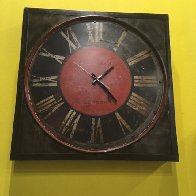 vintage clock, Men's Fashion, Watches & Accessories, Watches on Carousell