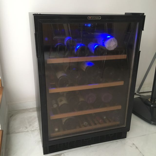 Vintec V50SGE 48 Bottles Wine fridge, TV & Home Appliances, Kitchen