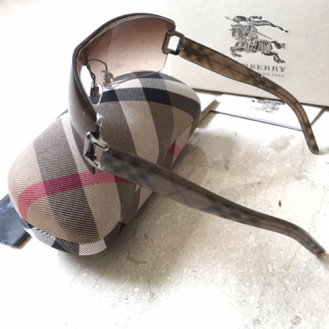 Burberry shop sunglasses be3043