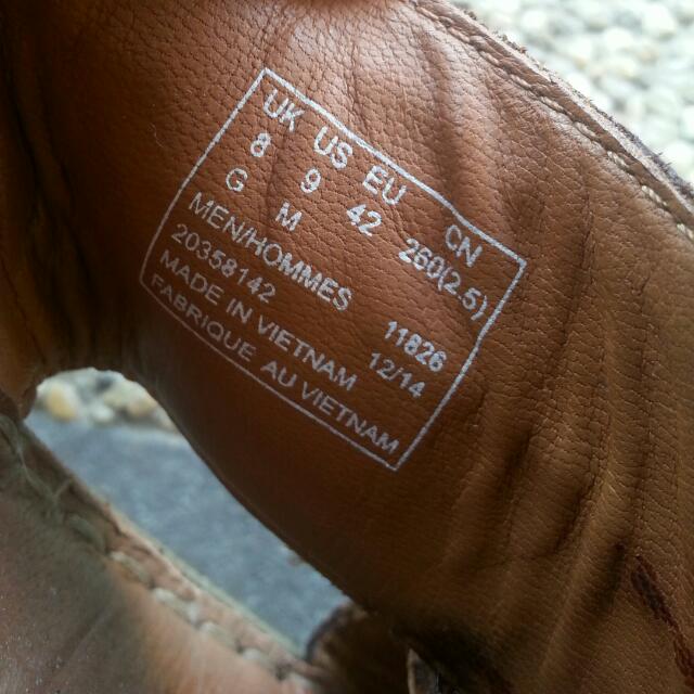 CLARKS Woodlake Cross Sandals