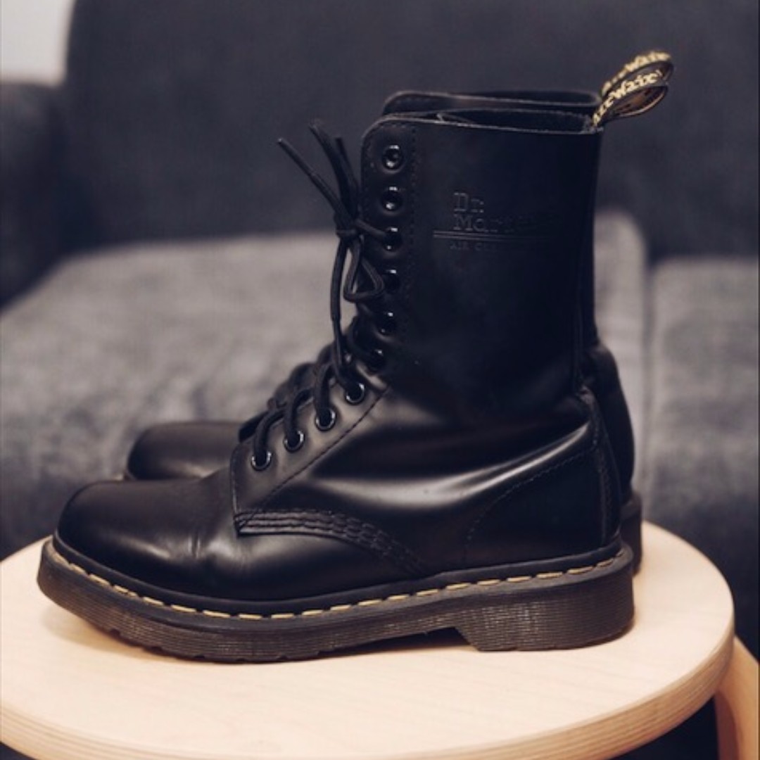 10 eye doc martens