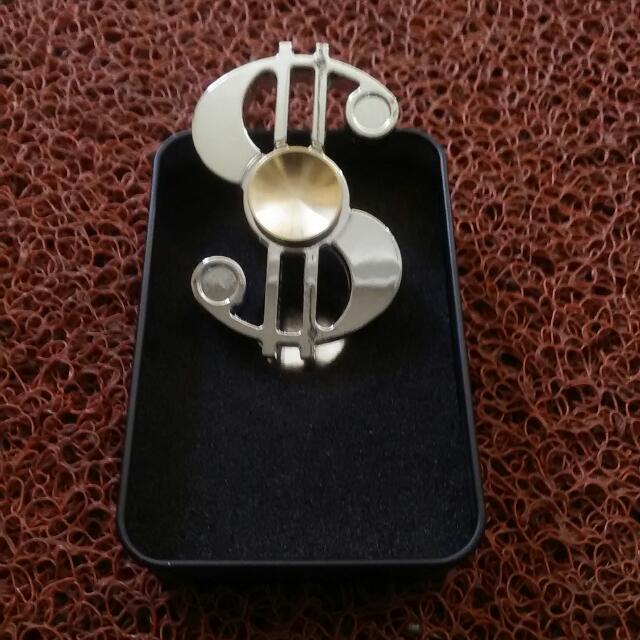 Fidget Spinner (Category: Others) located in Cheras. Submitted by dewataraya81 (Listing ID 104222696, Image 2). Description: Fidget spinner special edition RM50 free postage..COD area Kuala lumpur..kajang..bangi...hulu langat dan kwsan skrg..