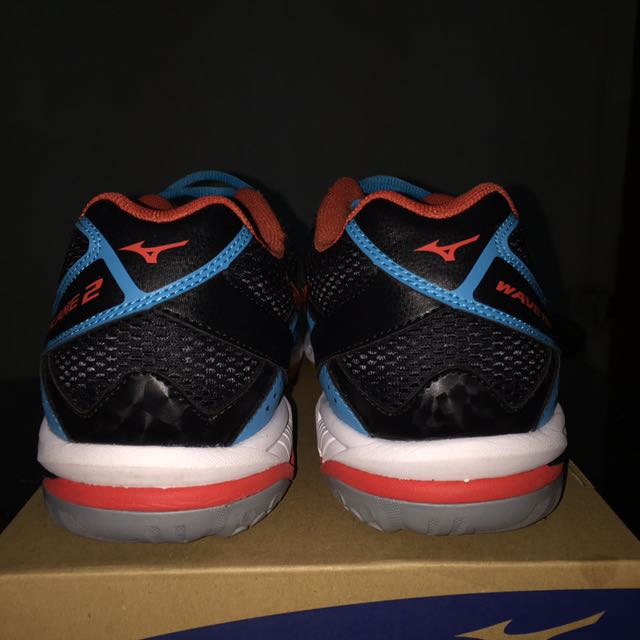 mizuno wave hurricane 2 2017