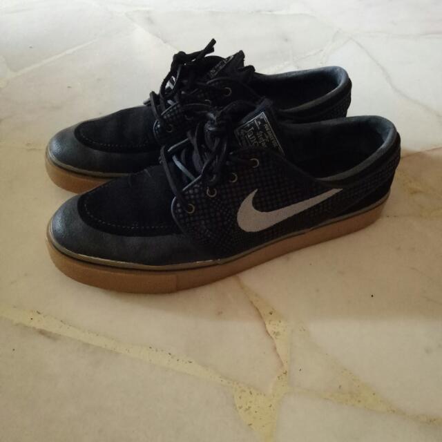 janoski black gumsole