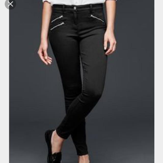 black jeans with zip pockets