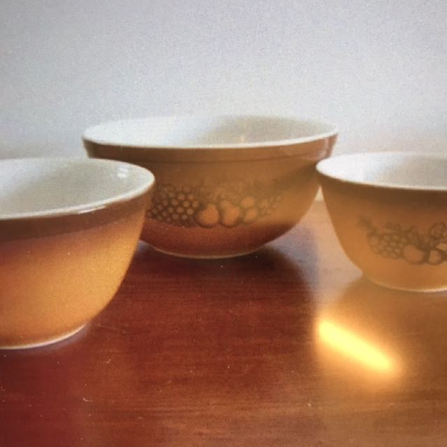 Old Orchard Pyrex Mixing Bowl Set. Vintage., Home Appliances on ... Old Orchard Pyrex Mixing Bowl Set. Vintage., Home Appliances on ...