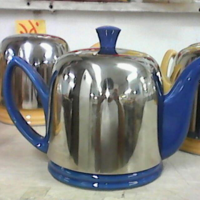 The by Guy Degenne Tea Pot (Category: Other Kitchen Appliances) located in Quezon City. Submitted by rosanna_c (Listing ID 104118037, Image 3). Description: Type: Coffee & Tea Makers.