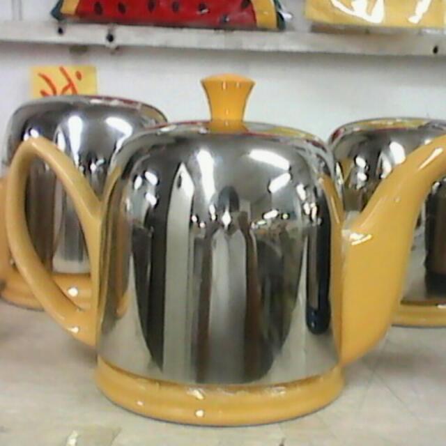 The by Guy Degenne Tea Pot (Category: Other Kitchen Appliances) located in Quezon City. Submitted by rosanna_c (Listing ID 104118037, Image 2). Description: Type: Coffee & Tea Makers.