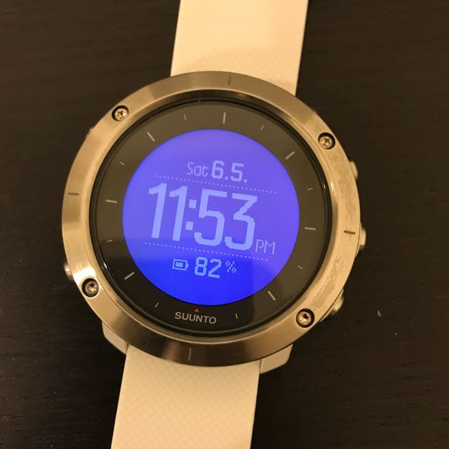 Suunto Traverse White Men s Fashion Activewear on Carousell