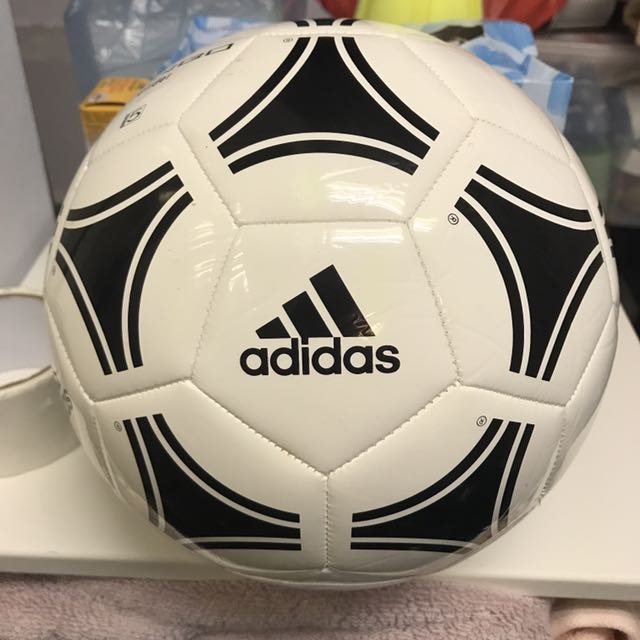 Clasificación Disgusto Deformar Adidas Tango Glider Size 5 Soccer Ball, Sports Equipment, Sports & Games,  Water Sports on Carousell