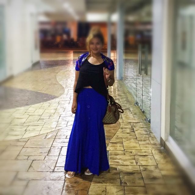 maxi skirt royal blue (stretchy) (Category: Skirts) located in Mandaluyong City. Submitted by idalore (Listing ID 104310970, Image 2). Description: .