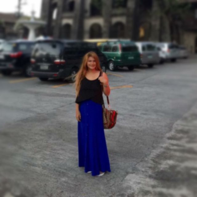 maxi skirt royal blue (stretchy) (Category: Skirts) located in Mandaluyong City. Submitted by idalore (Listing ID 104310970, Image 1). Description: .