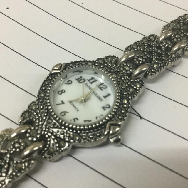 Glory quartz watch top