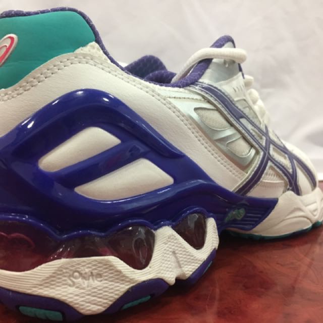 Asics netburner ignites 8 top