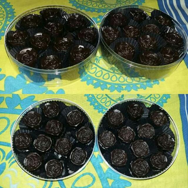 Coklat Bunga Mawar Food Drinks Baked Goods On Carousell