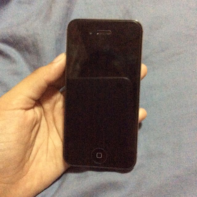 Iphone 4s 16GB (Category: Others) located in Manila. Submitted by danalou (Listing ID 99397710, Image 1). Description: Crisp condition Open line With box With charger With clear tempered glass Issues: Low battery life.