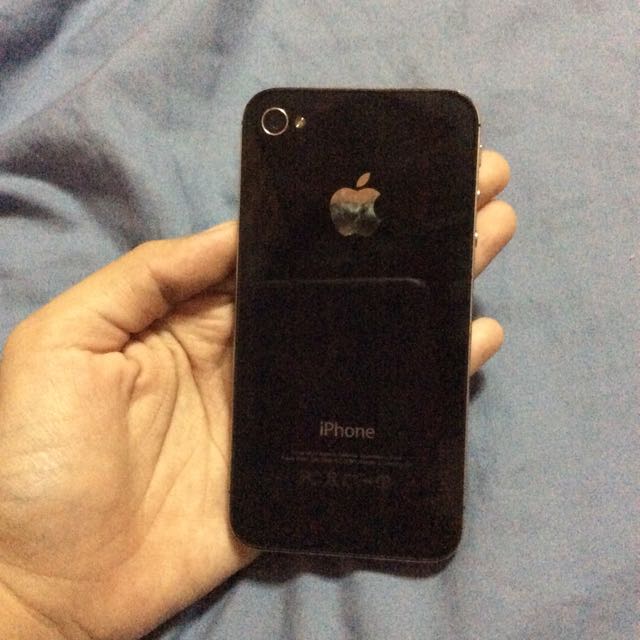 Iphone 4s 16GB (Category: Others) located in Manila. Submitted by danalou (Listing ID 99397710, Image 3). Description: Crisp condition Open line With box With charger With clear tempered glass Issues: Low battery life.